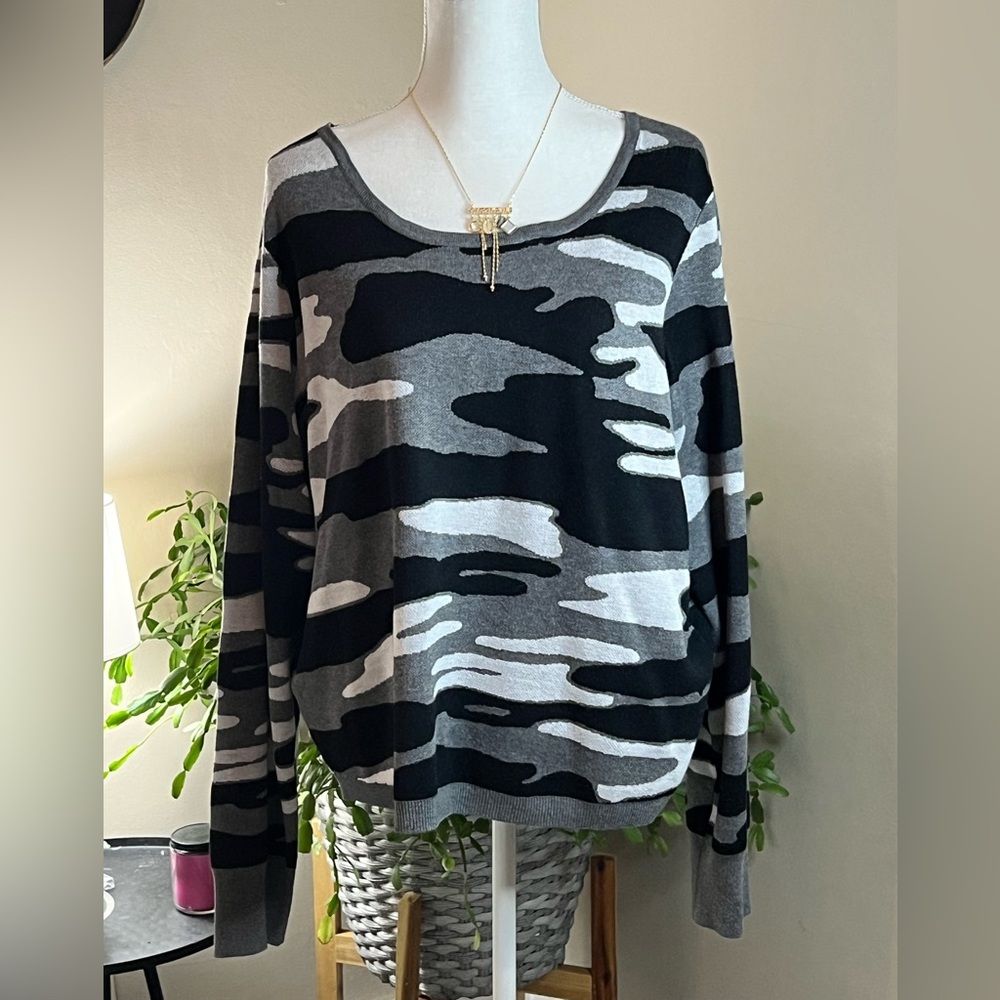 NWT Ashley Stewart Camo sweater Size 18/20 Super Soft